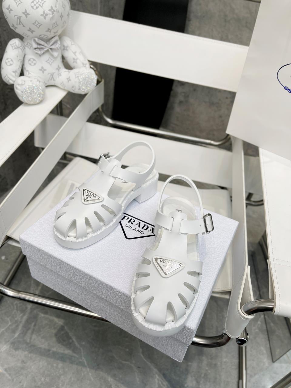 White sporty foam rubber sandals