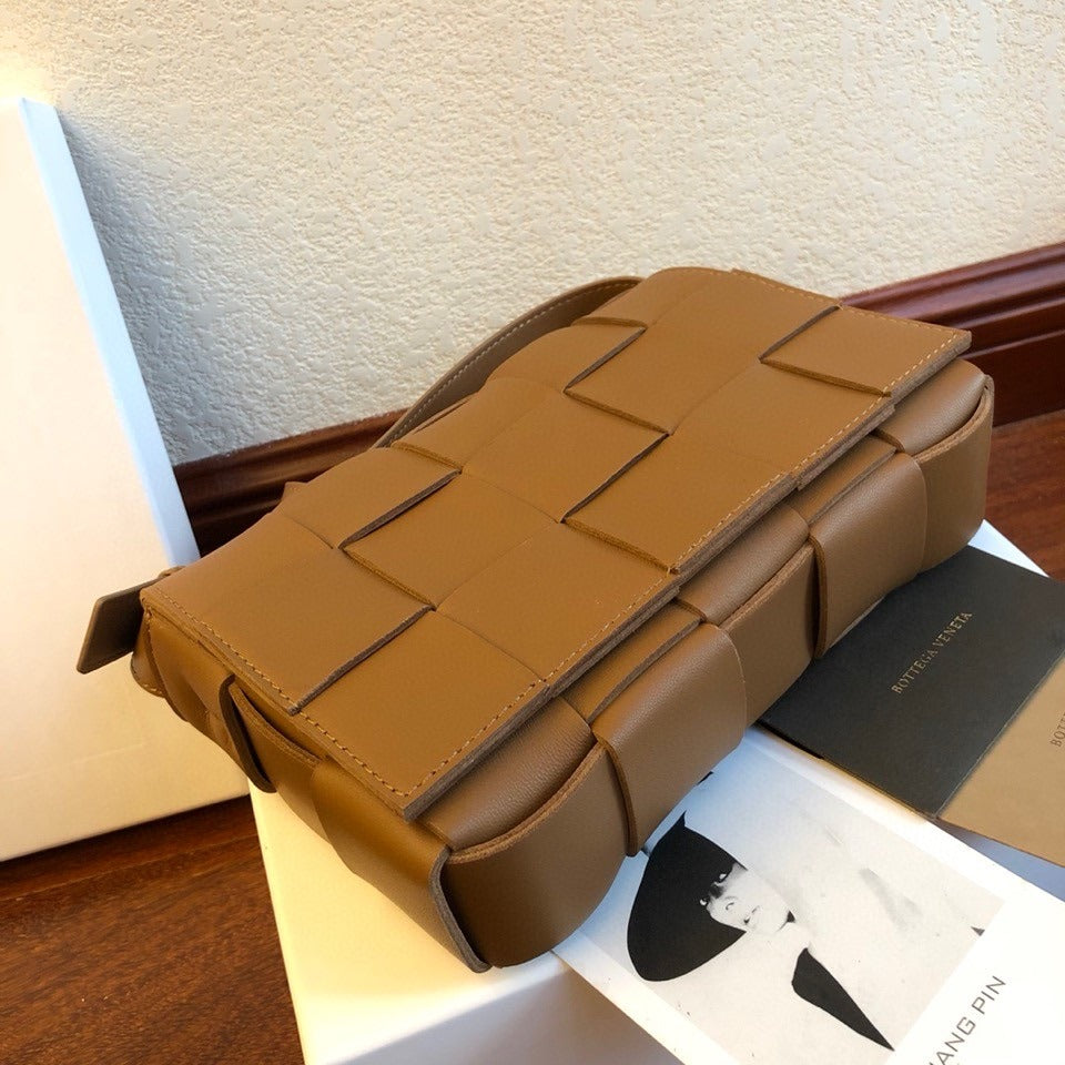 Acorn BC shoulder bag