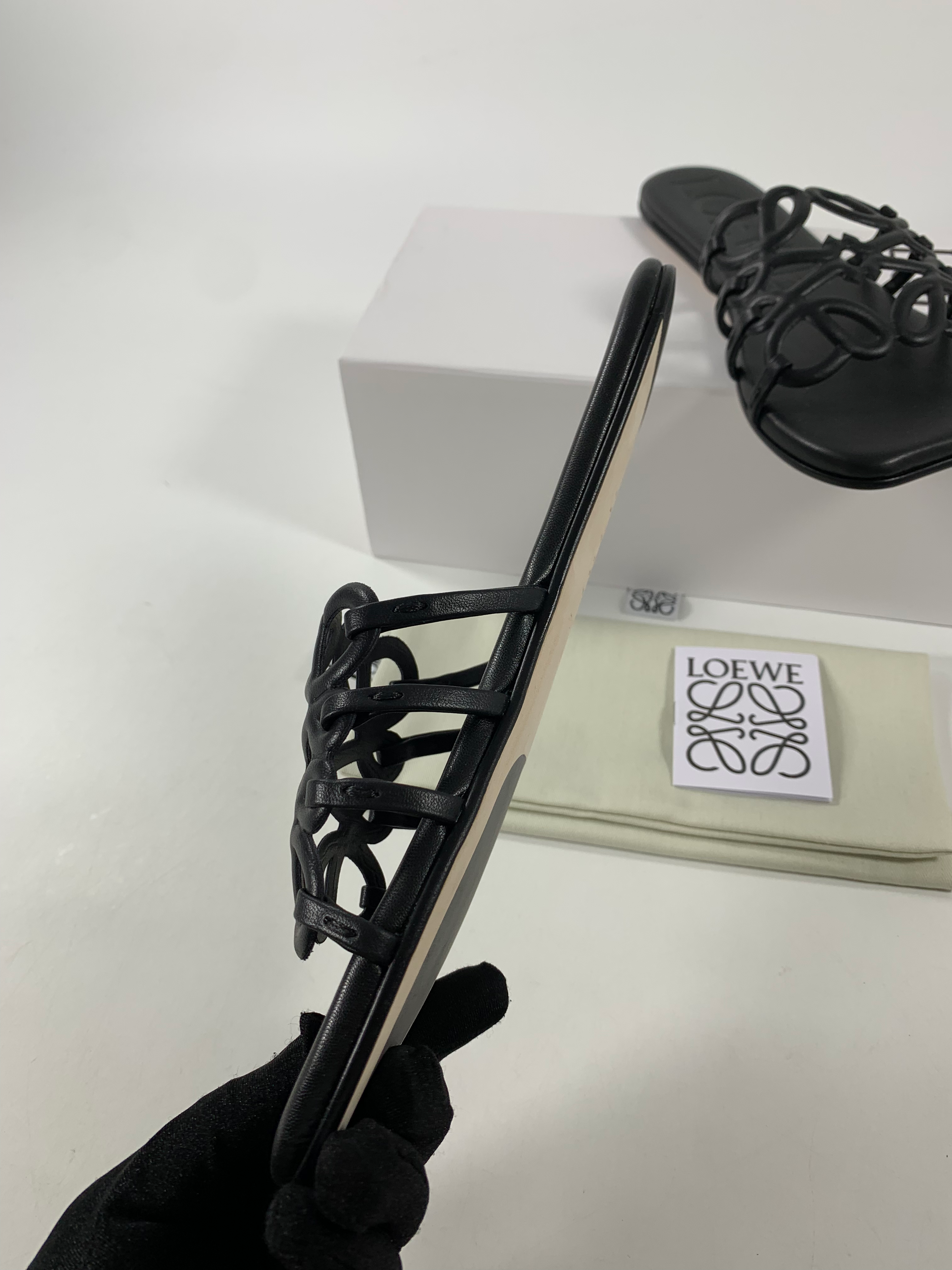 Black Petal Anagram Slide