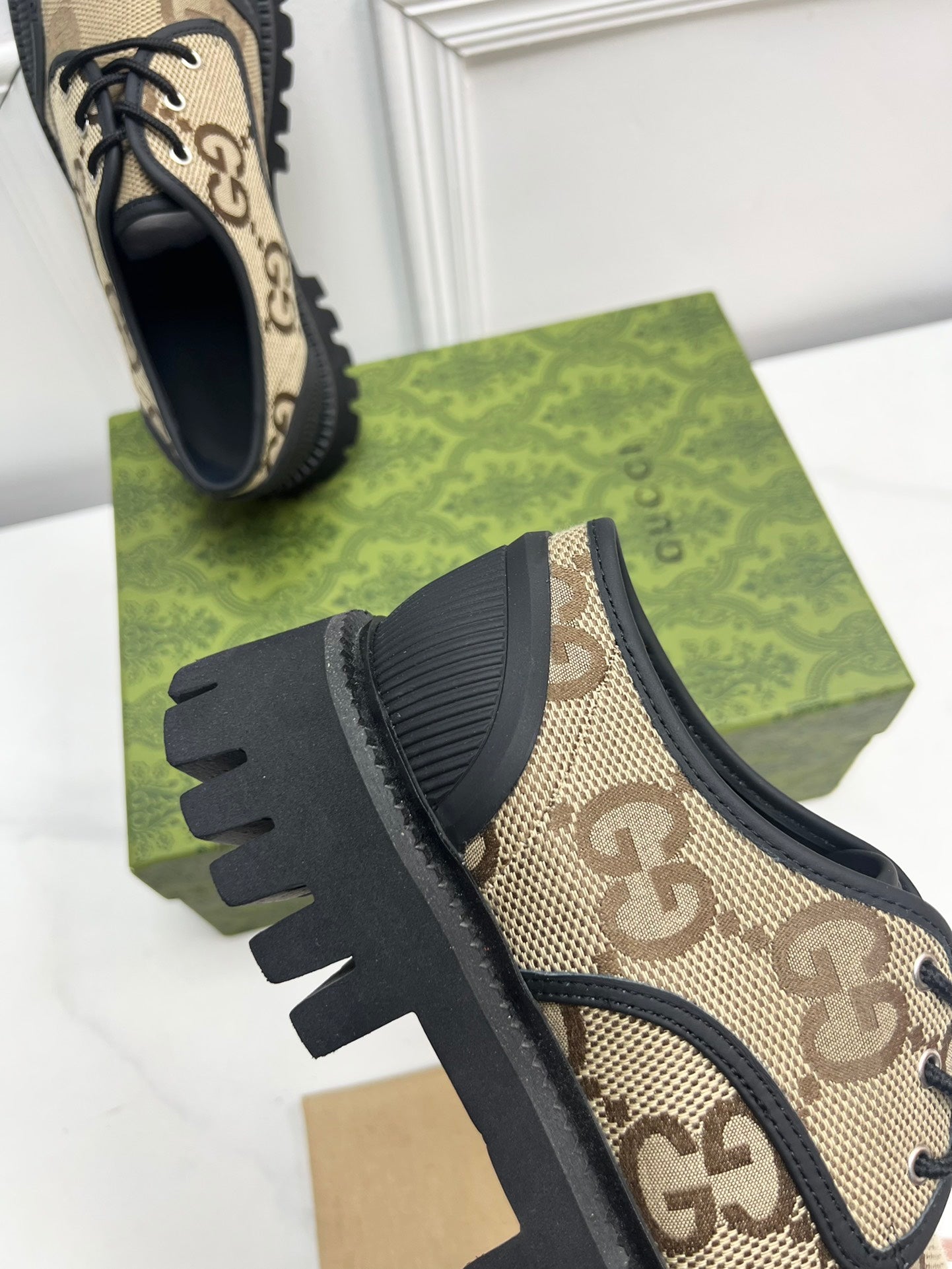 Men's Camel lace-up shoe