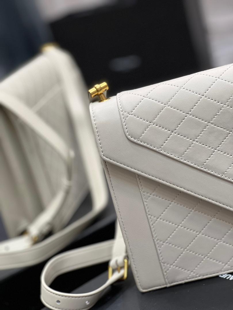 Blanc vintage GS in quilted leather