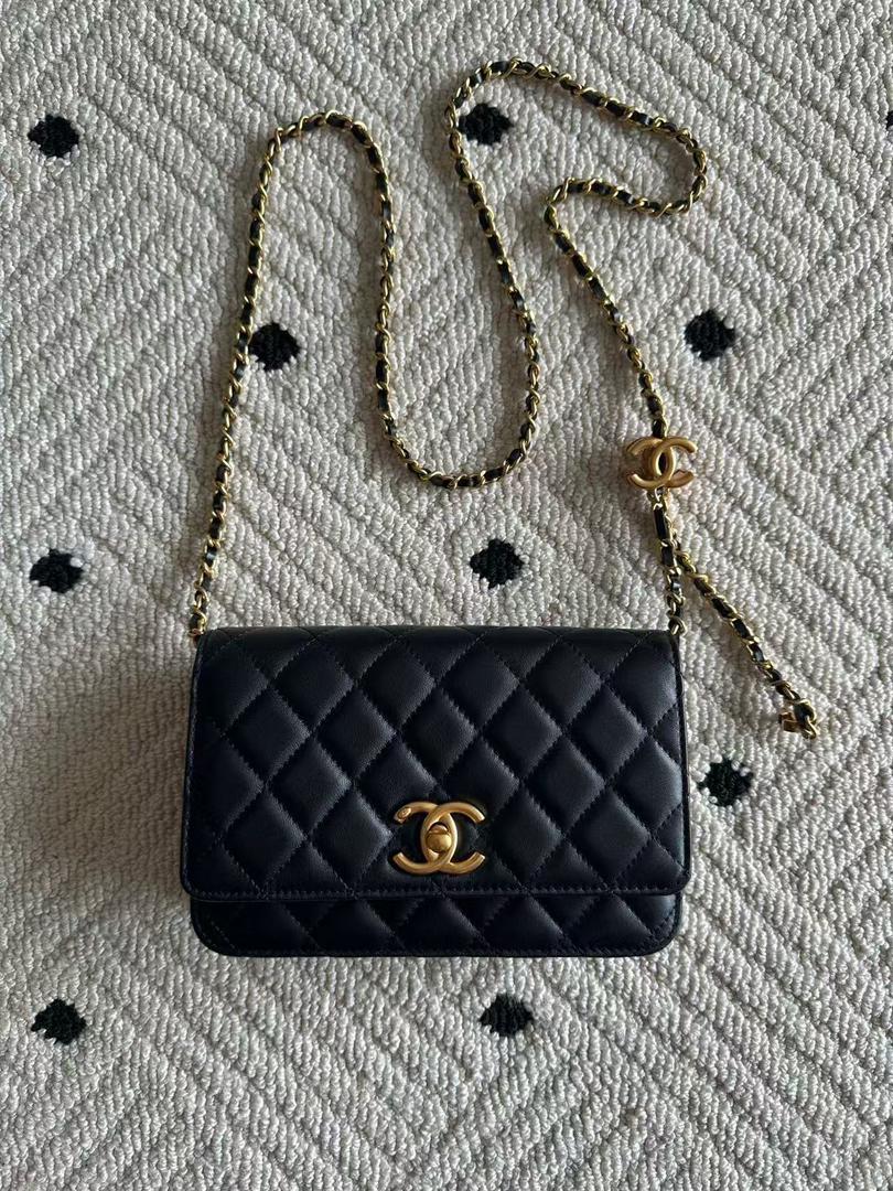 Black Wallet On Chain