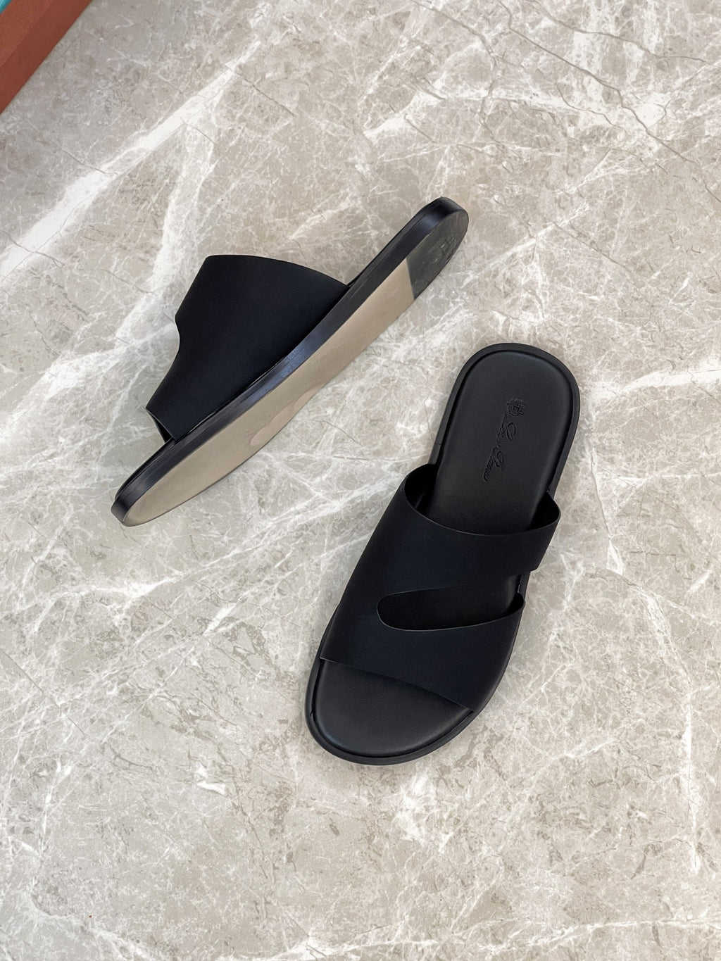 Black Pilat Plain Walk Sandal