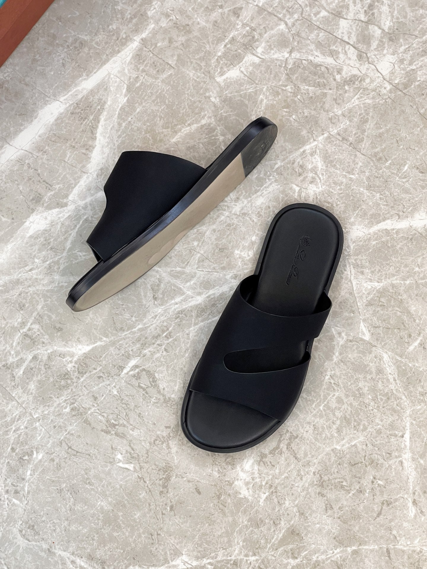 Black Pilat Plain Walk Sandal