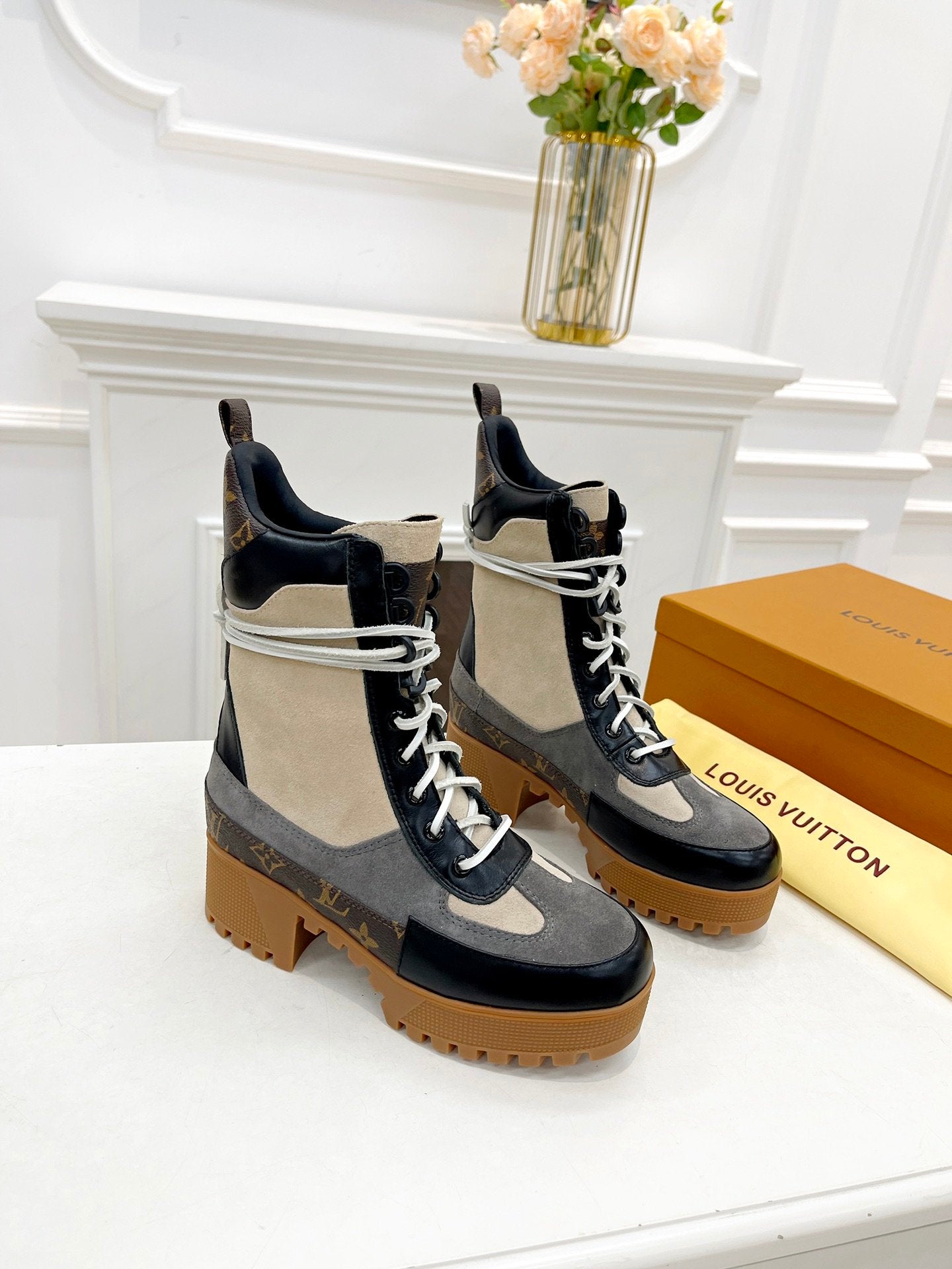 Dark gray / light gray LL platform desert boot