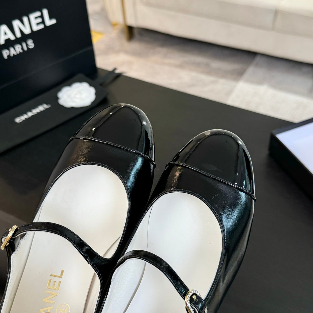 Black MJ Pumps