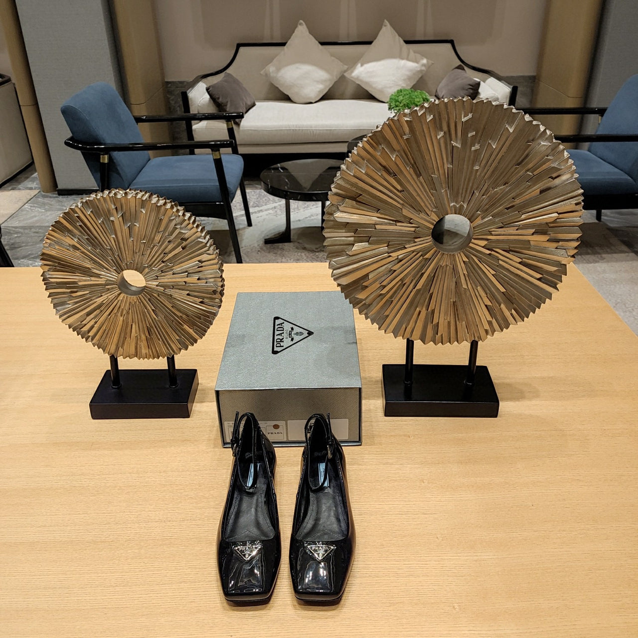 Black patent leather ballerinas