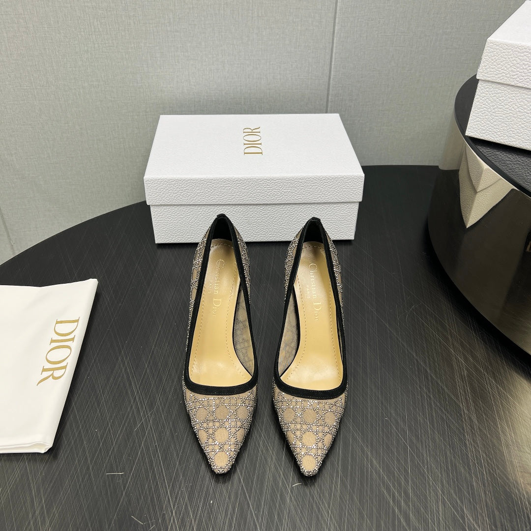 Black & Nude Capture Pump