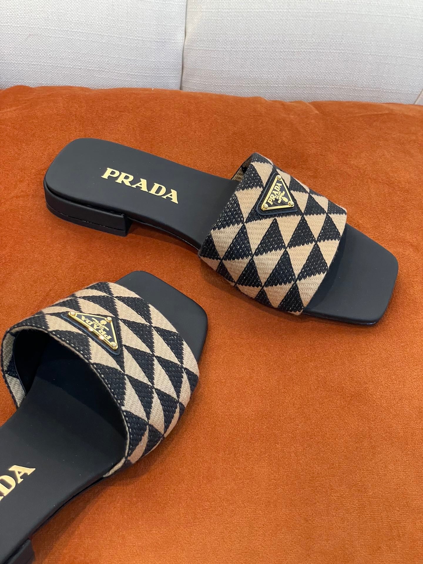 Black & beige PE fabric slides