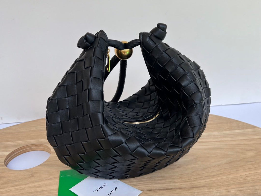 Black BV Medium Turn Pouch