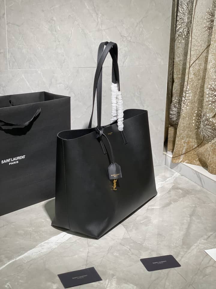 Black E/W shopping bag