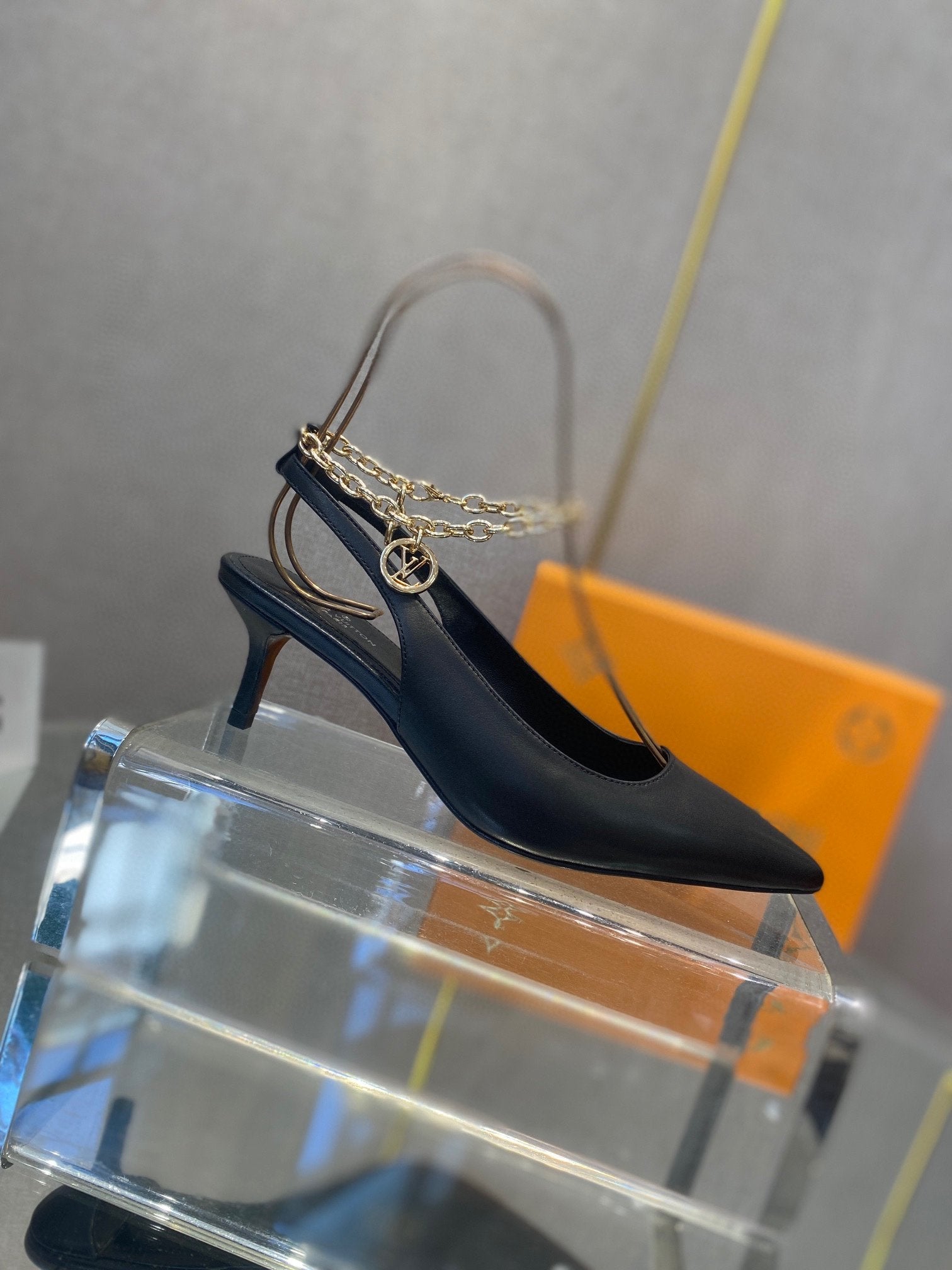 Black MS pump
