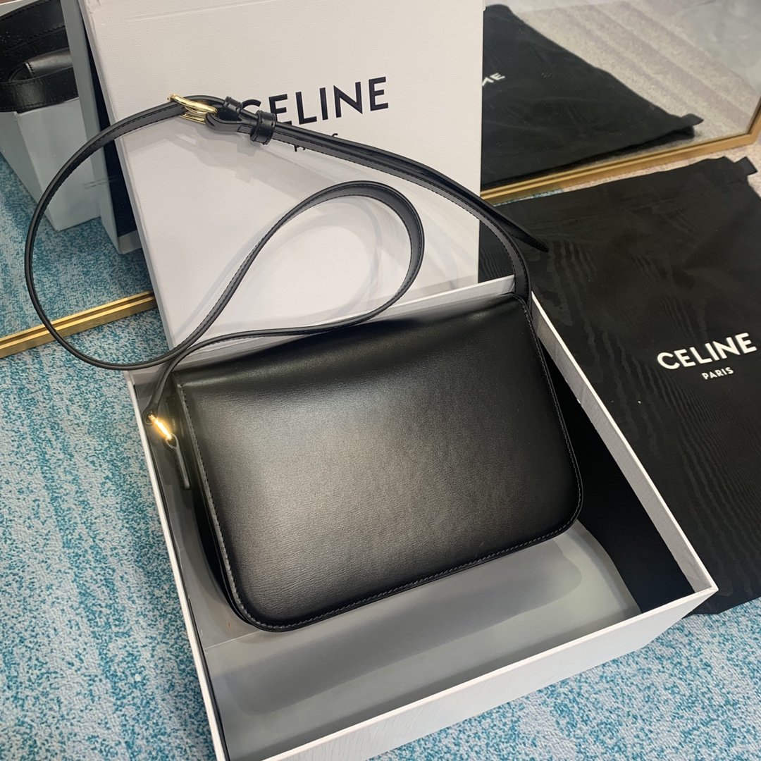 Black medium triomphe bag