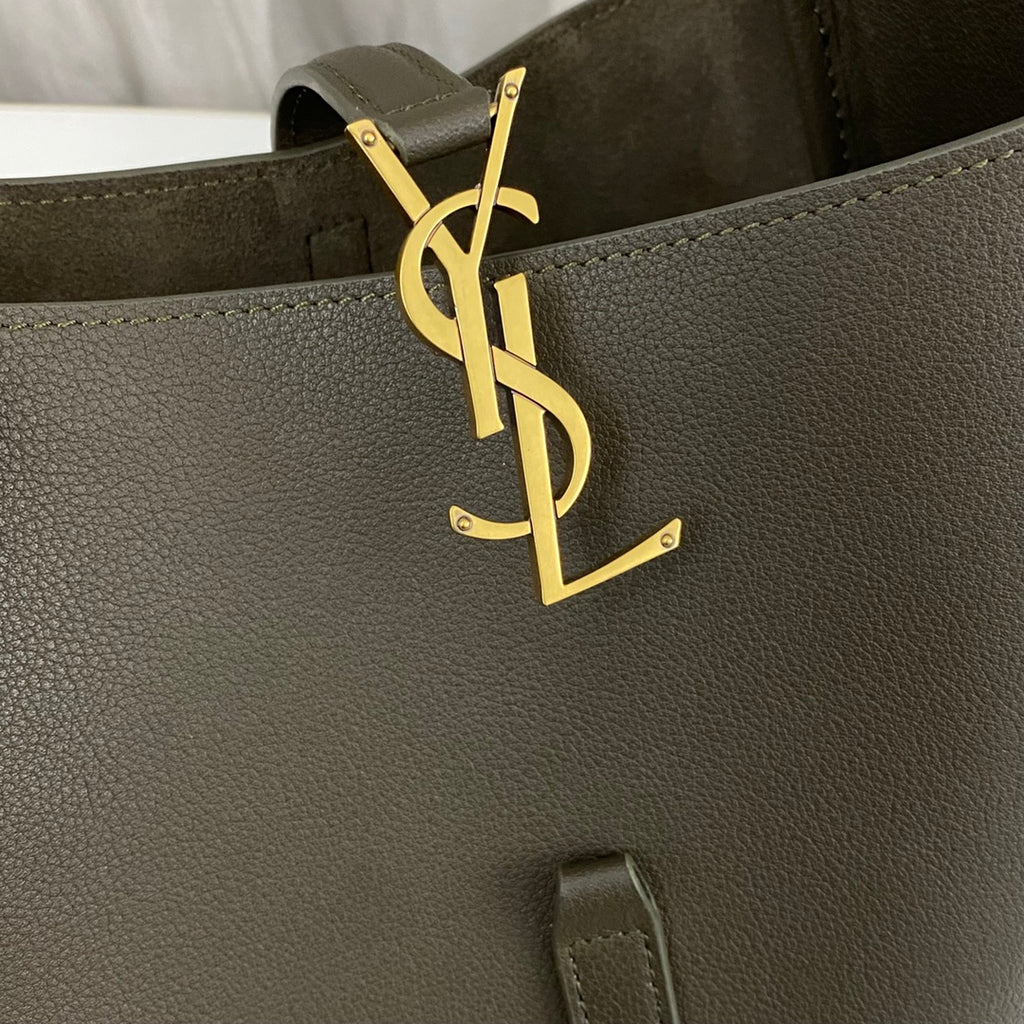 Light Musk Le 5 à 7 Small Leather Shoulder Bag