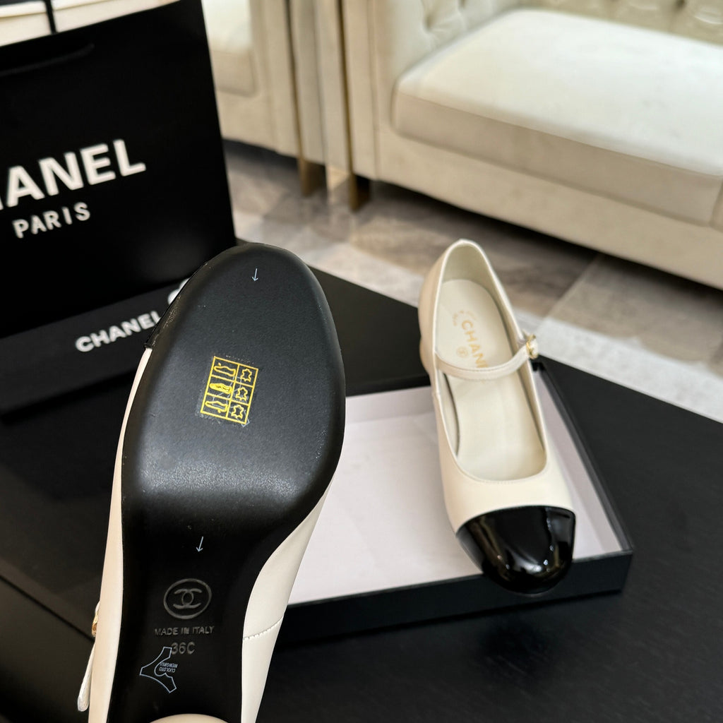 White & Black Mary Janes Pump