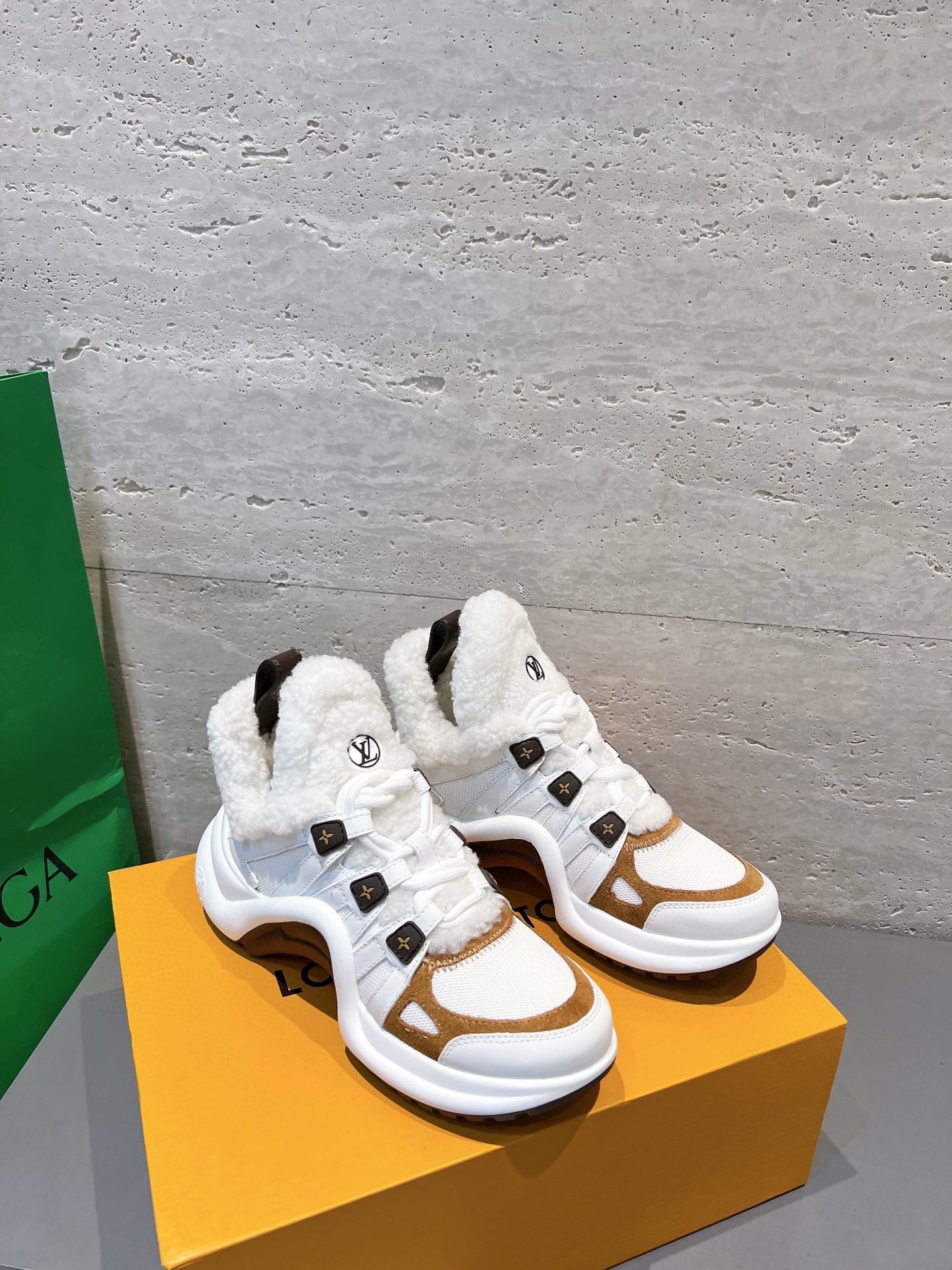 Natural LA sneaker