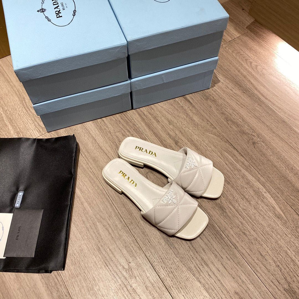 White quilted leather sabots