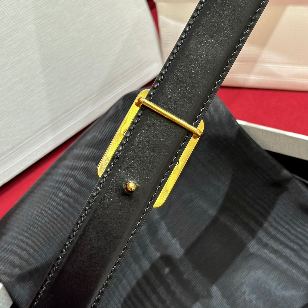 Black/White Medium Reversible Framed Triomphe Belt