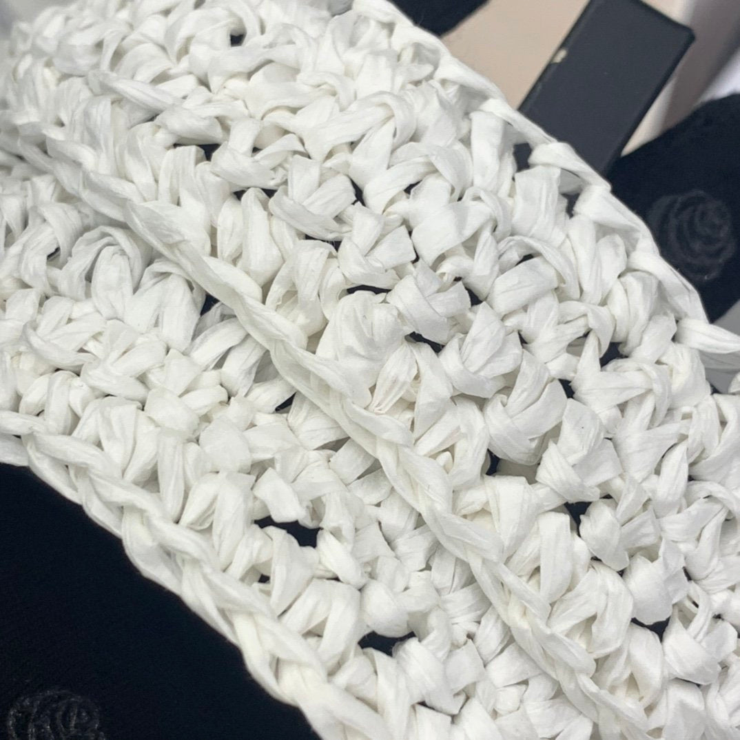 White large raffia tote bag