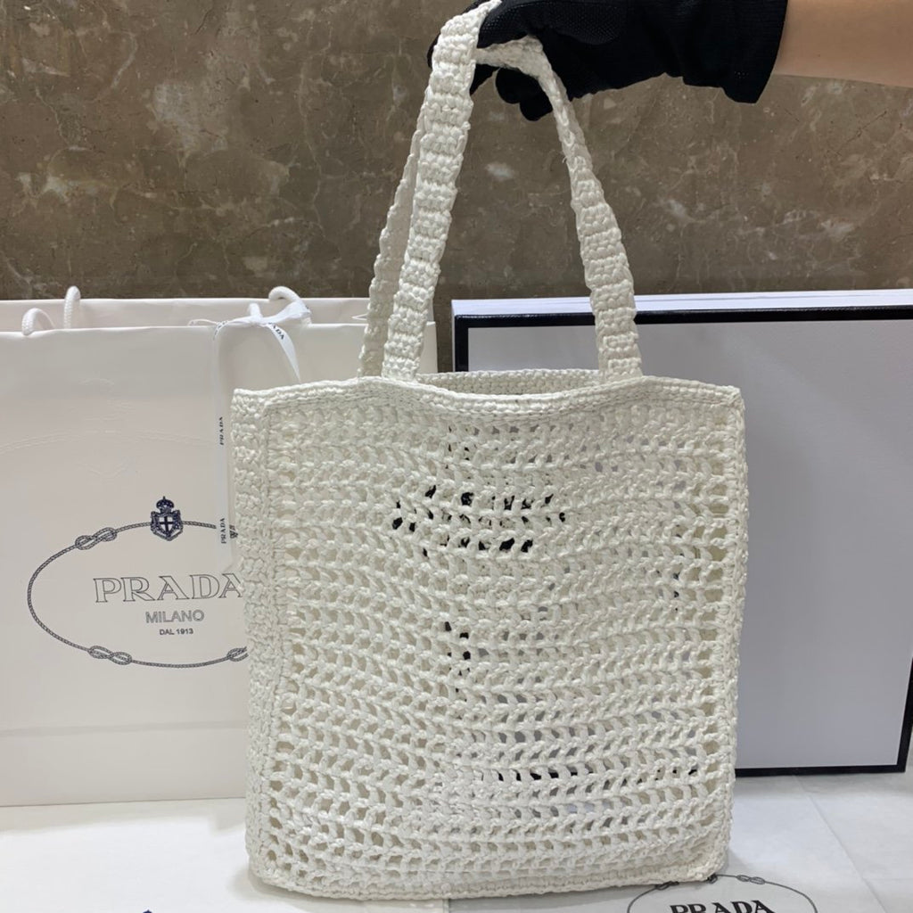 White raffia tote bag
