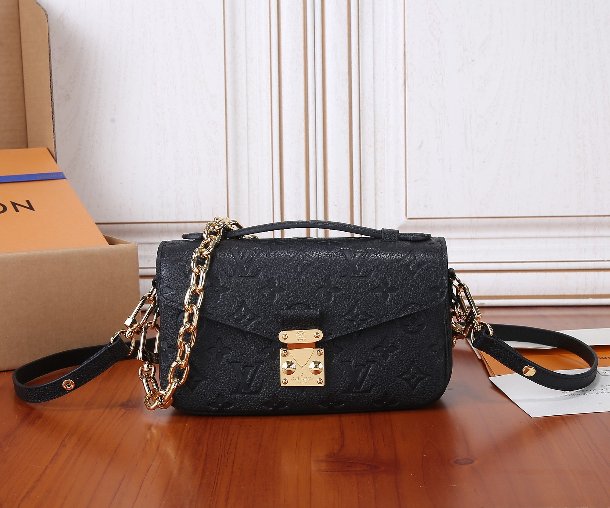 Black Pochette Métis East West