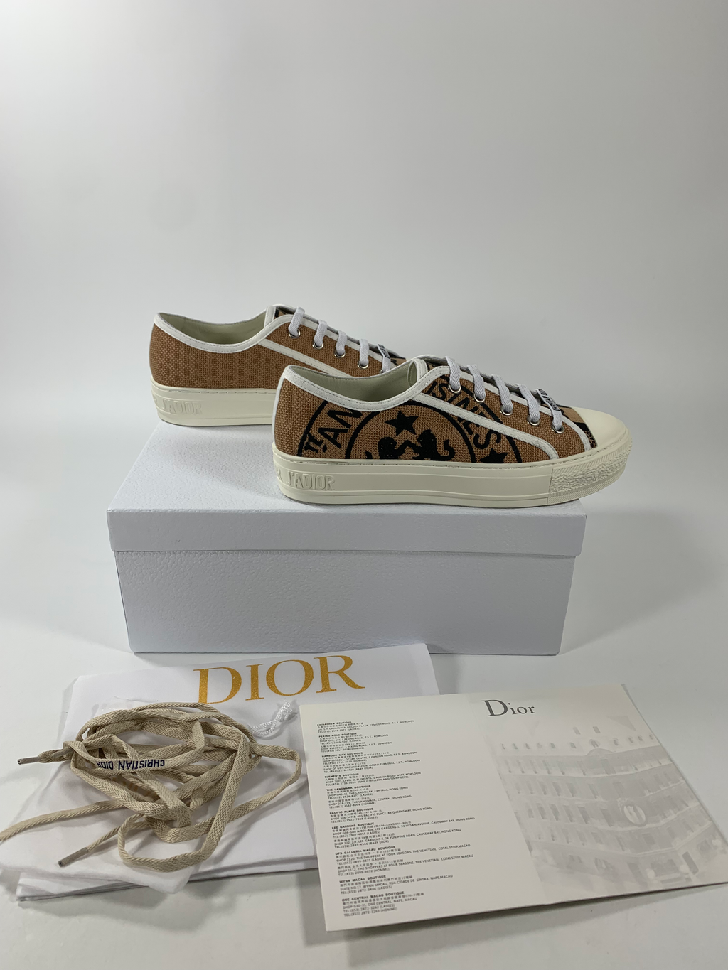 Beige canvas WD sneaker