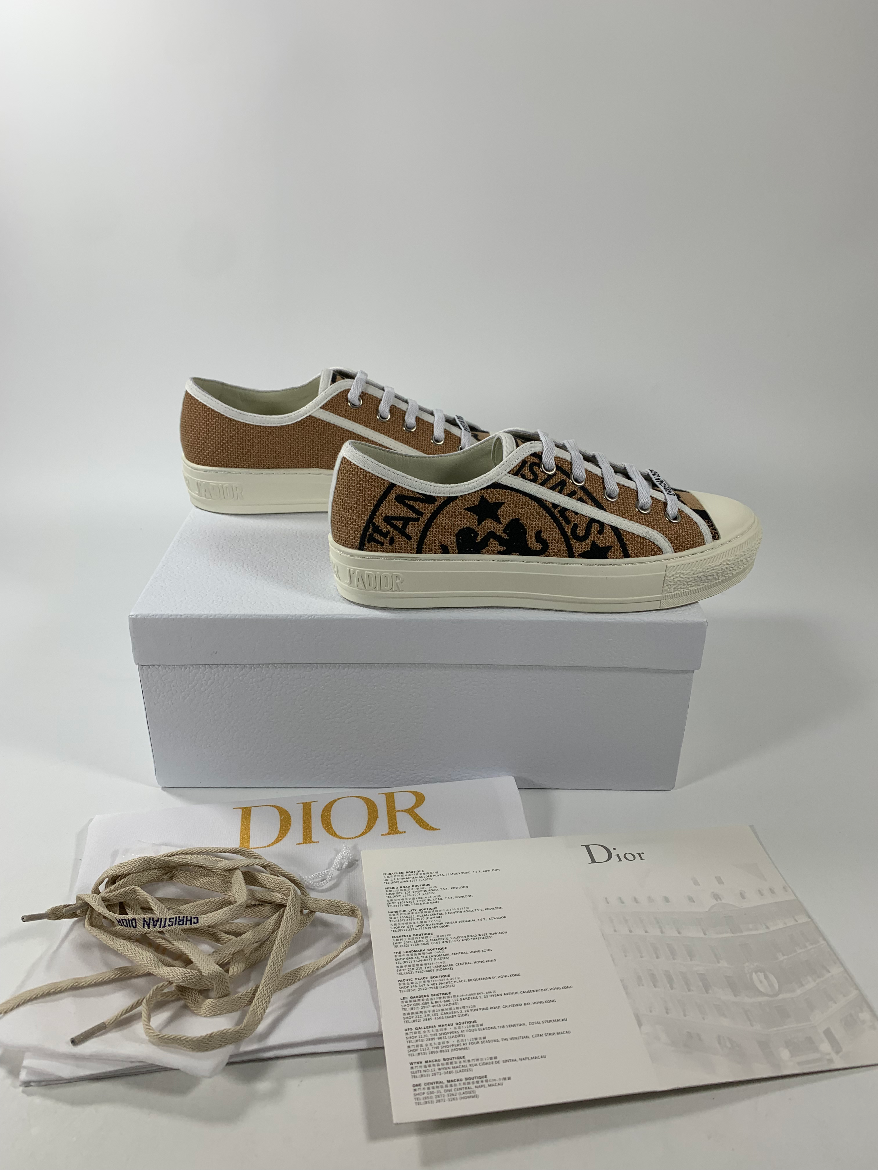 Beige canvas WD sneaker