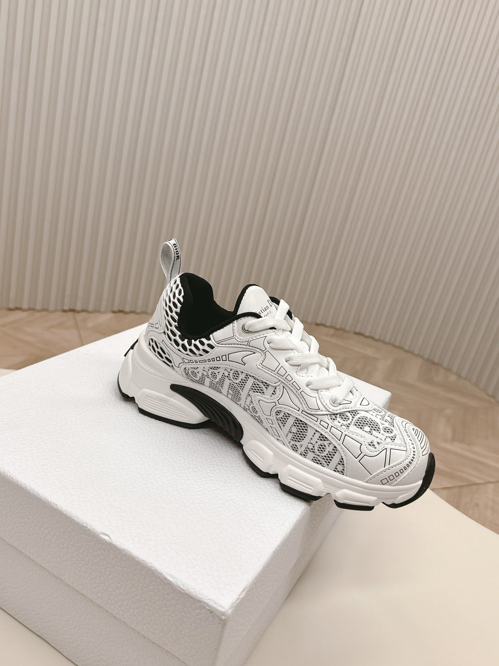 White & Black DV Sneaker