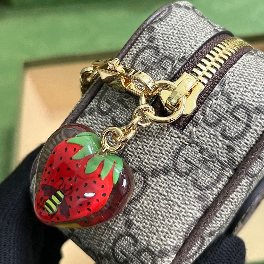 Beige Coin Purse With Strawberry