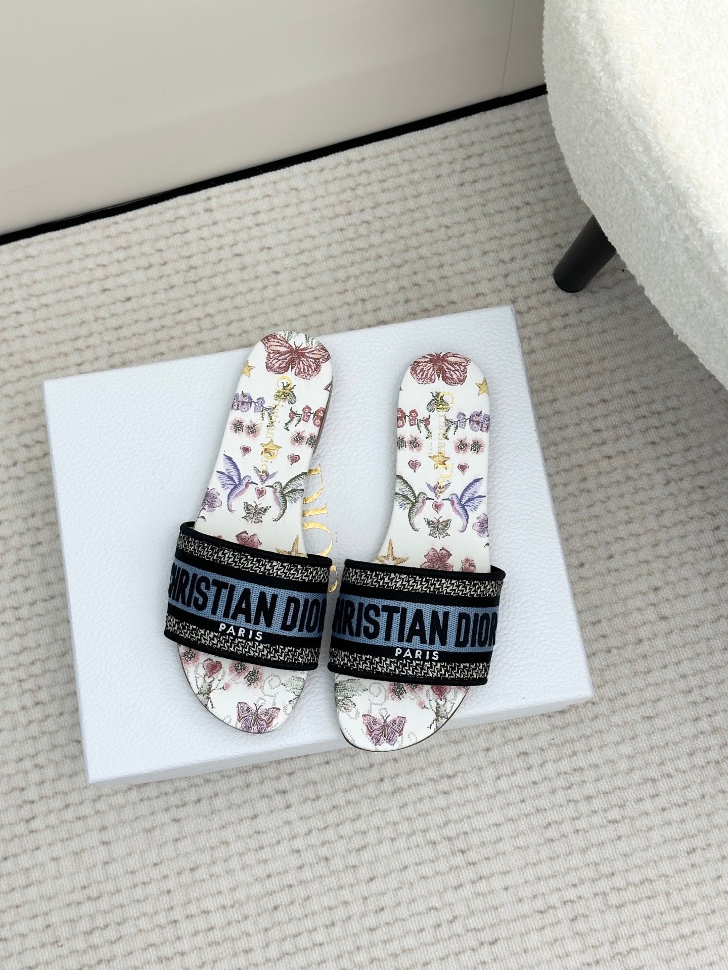 White Multicolor Dioramour Dway Slide