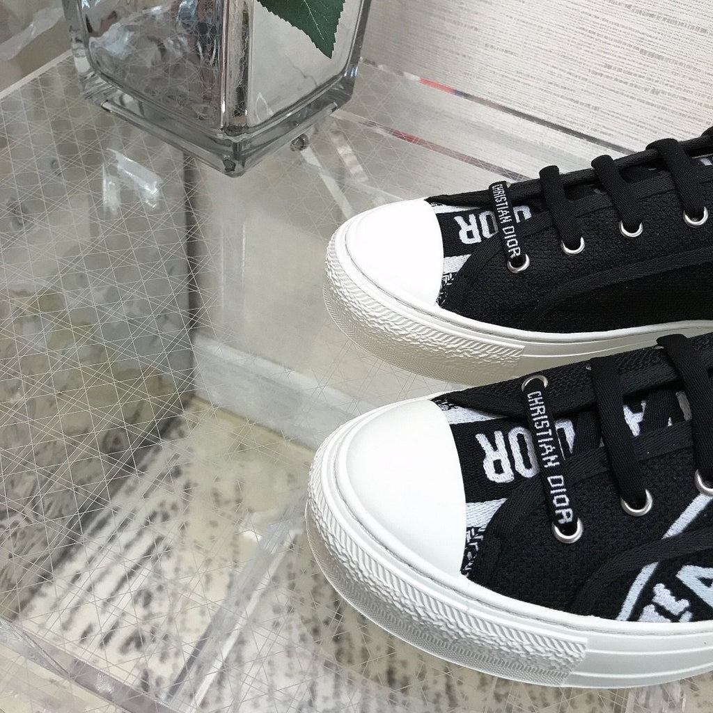 Black canvas WD sneaker