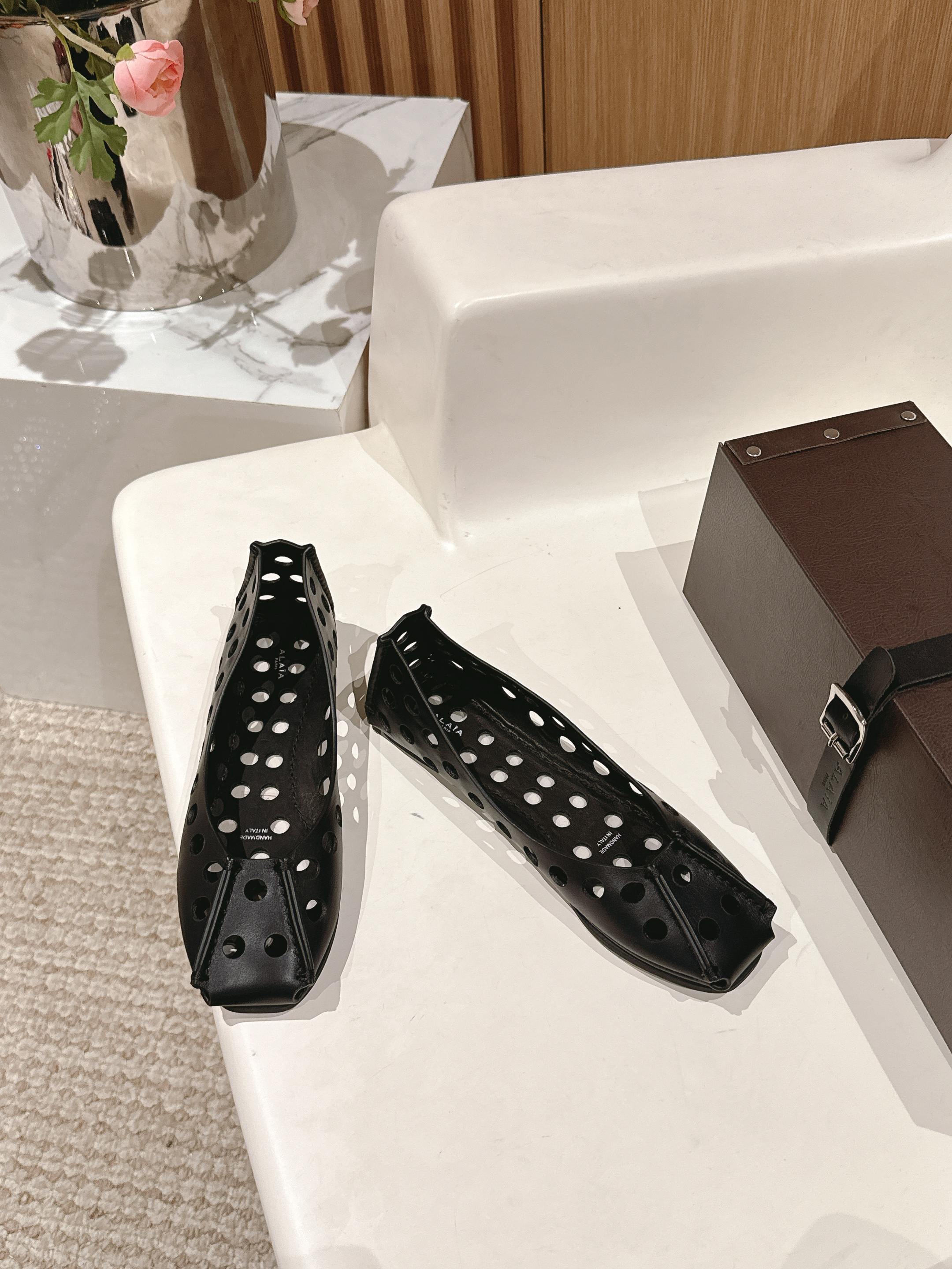 Black Perfo Ballet Flats