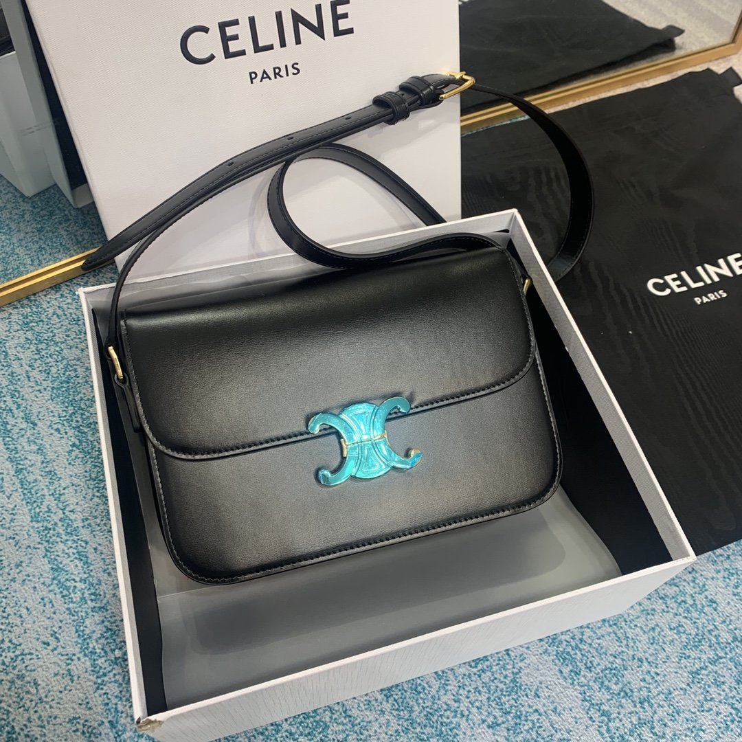 Black medium triomphe bag