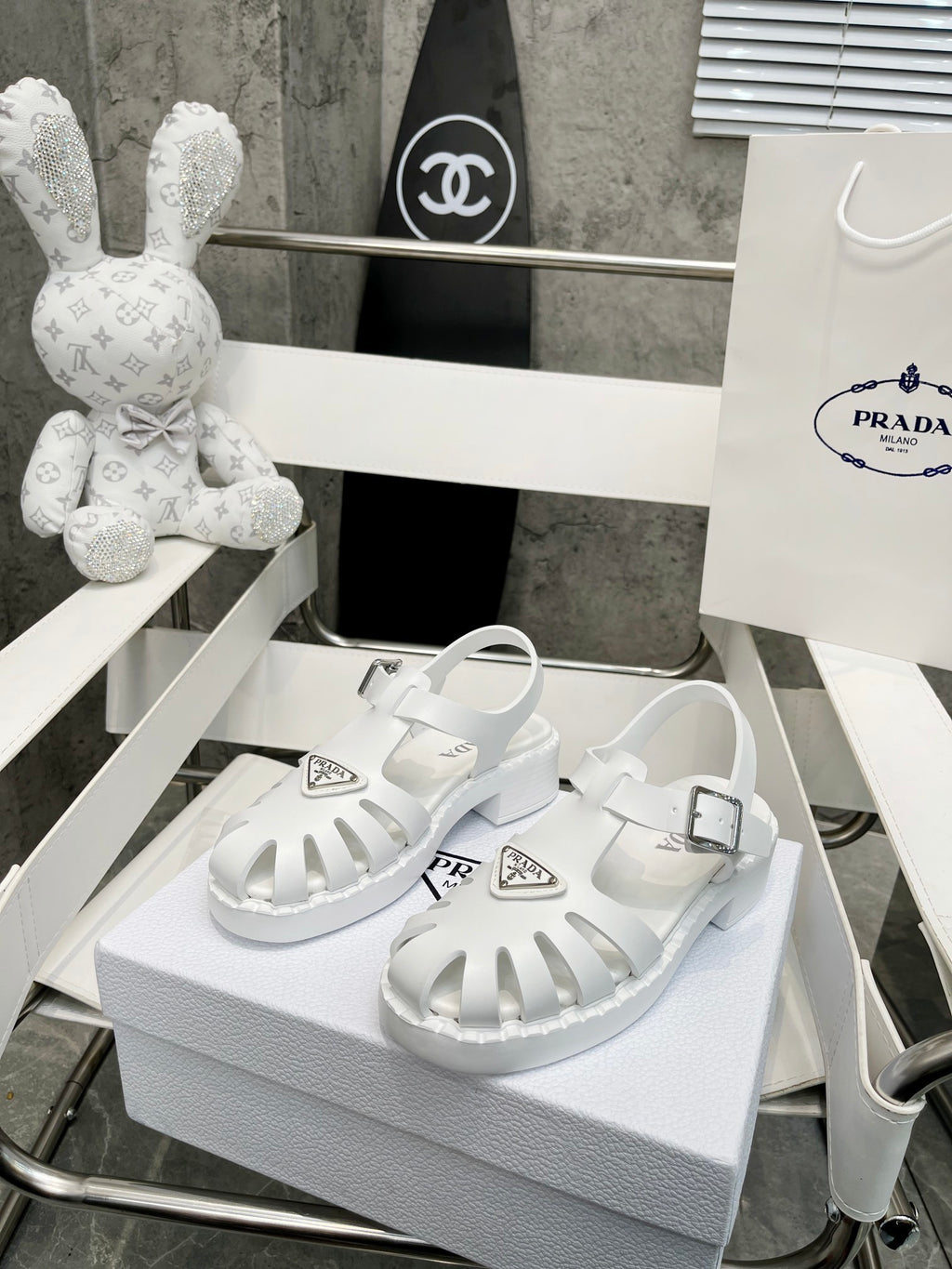 White sporty foam rubber sandals