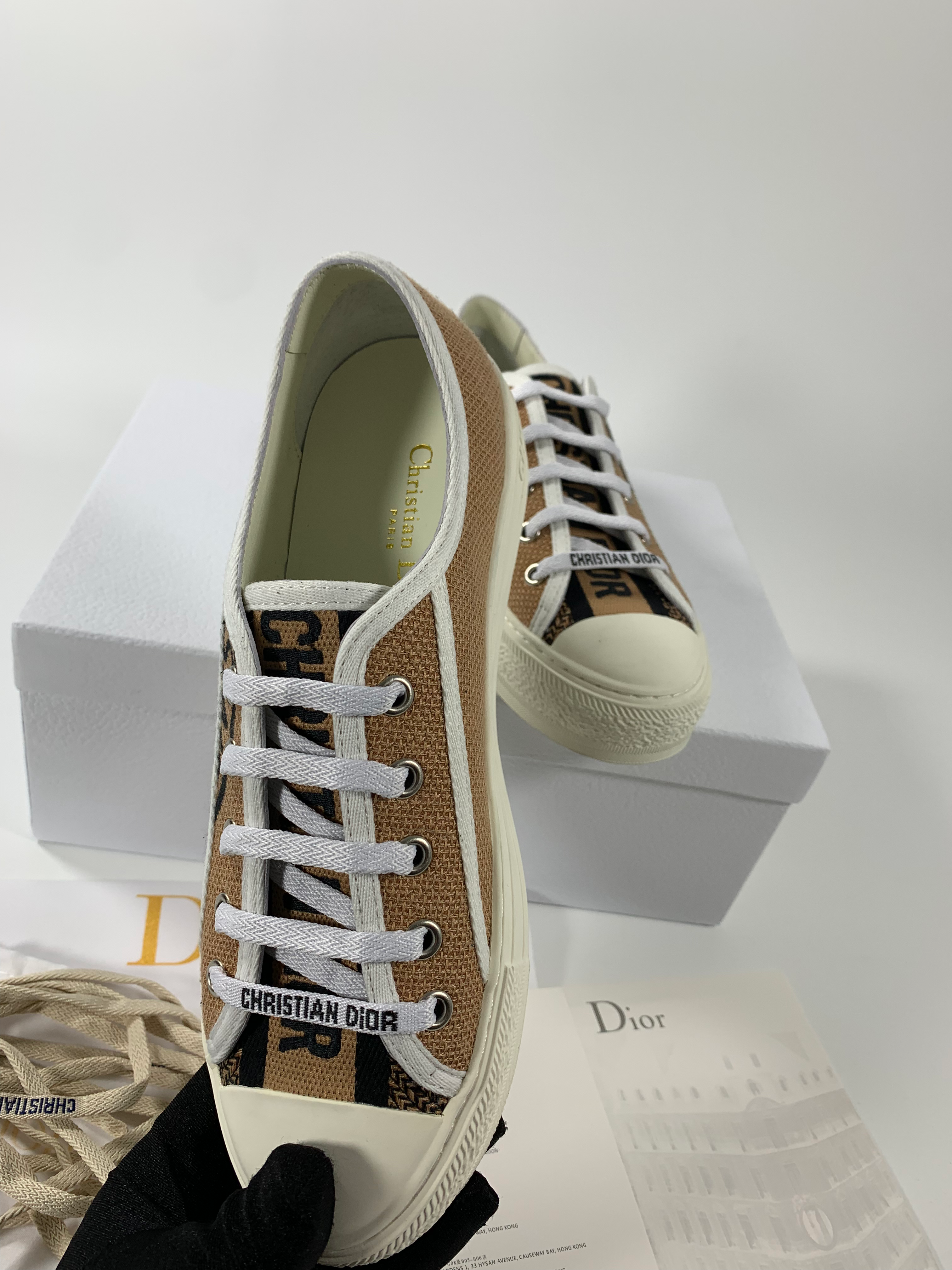 Beige canvas WD sneaker
