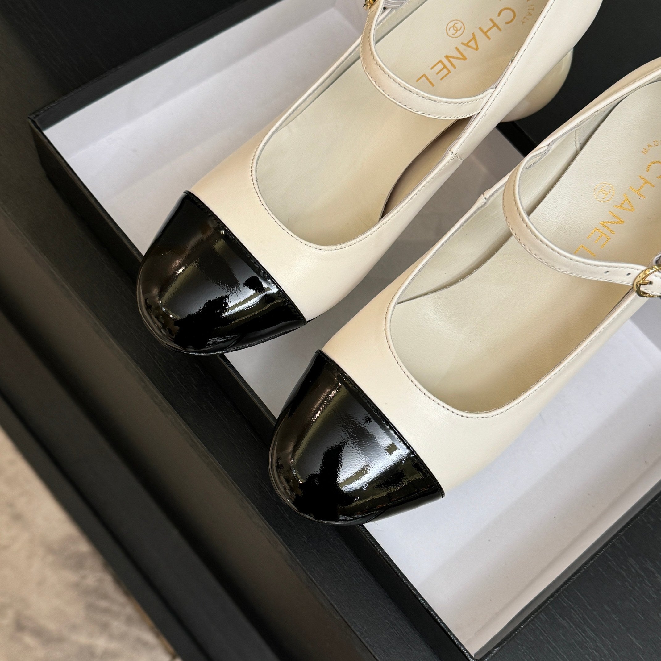 White & Black Mary Janes Pump