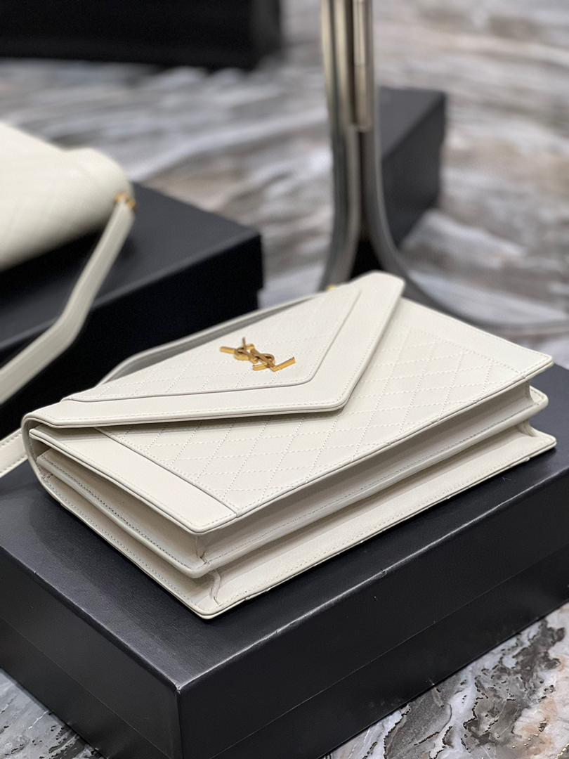 Blanc vintage GS in quilted leather