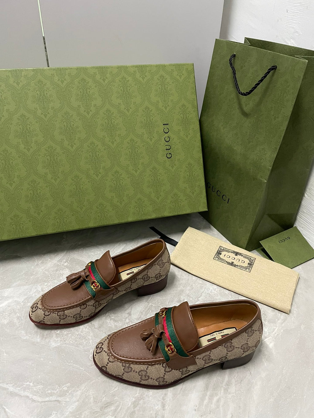 Beige loafer with tassel