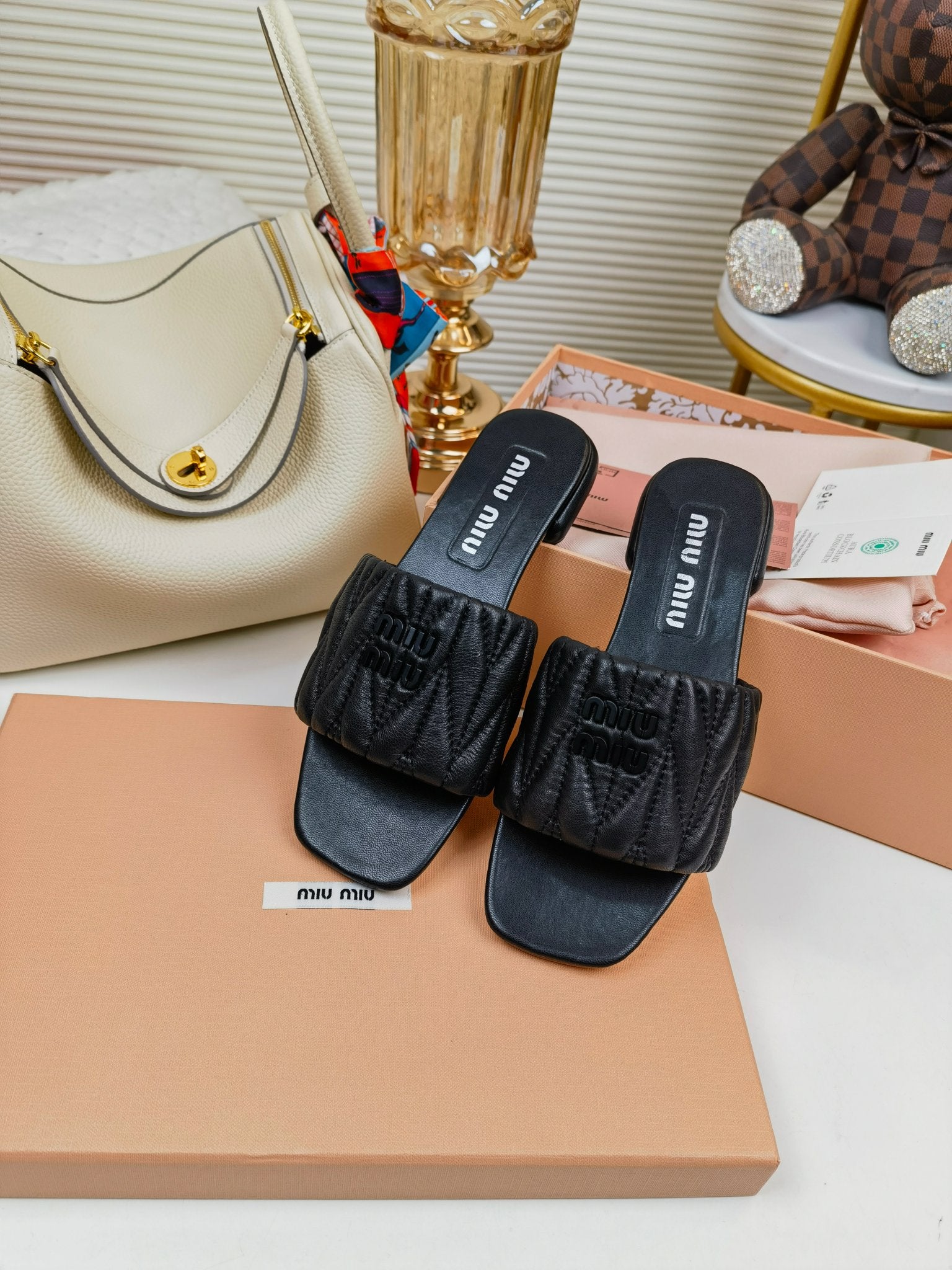 Black MM matelassé leather slides