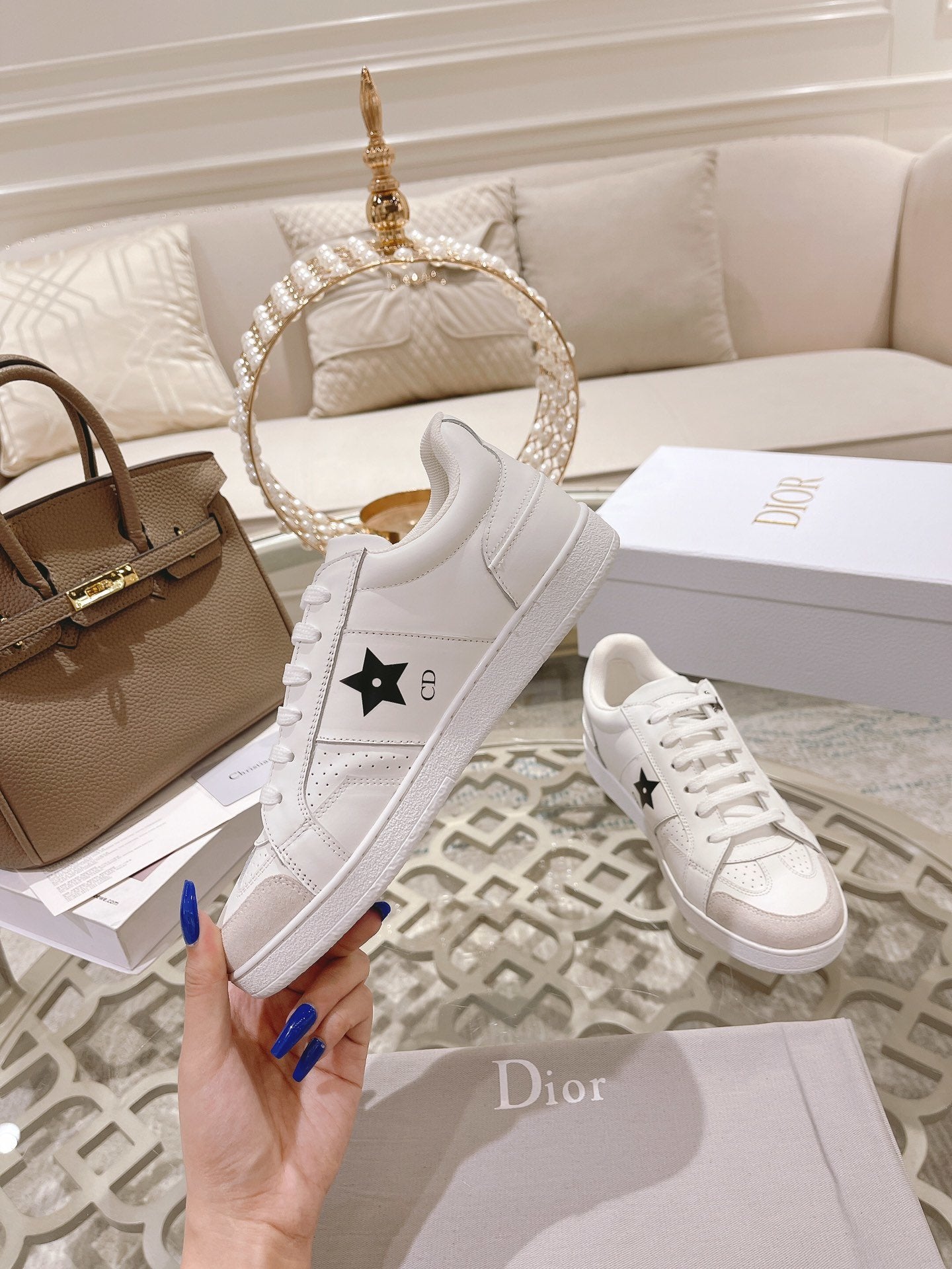 White star sneaker