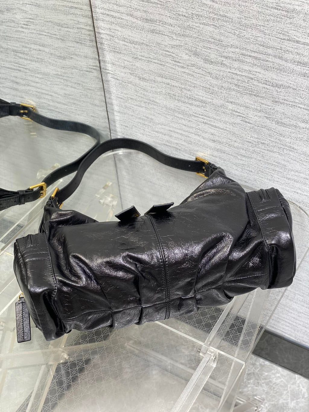 Black Medium Grand Tour Multipocket Bag