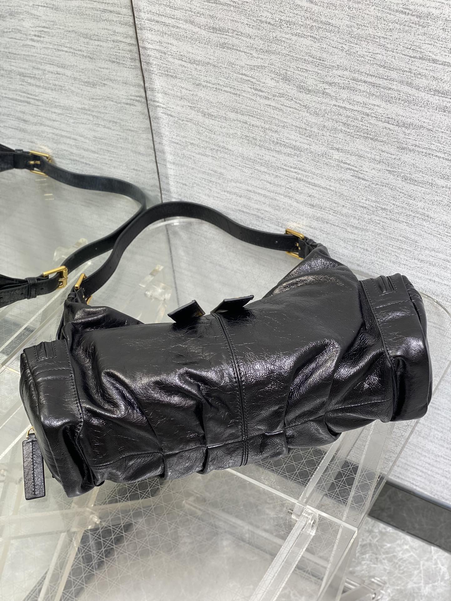 Black Medium Grand Tour Multipocket Bag