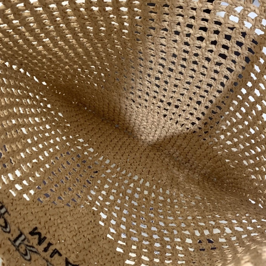 Natural large raffia tote bag