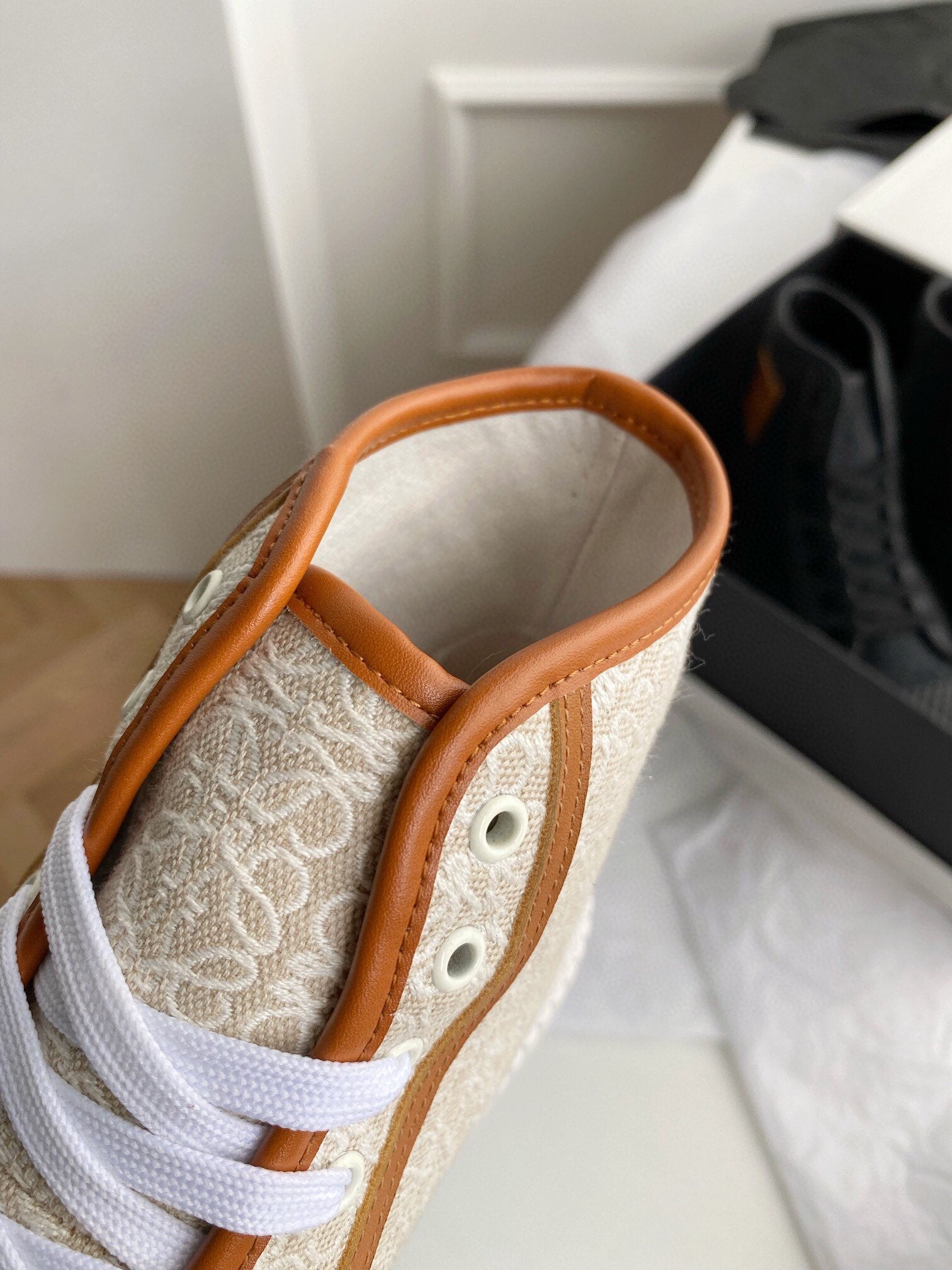 Natural/White LA high top sneaker in canvas