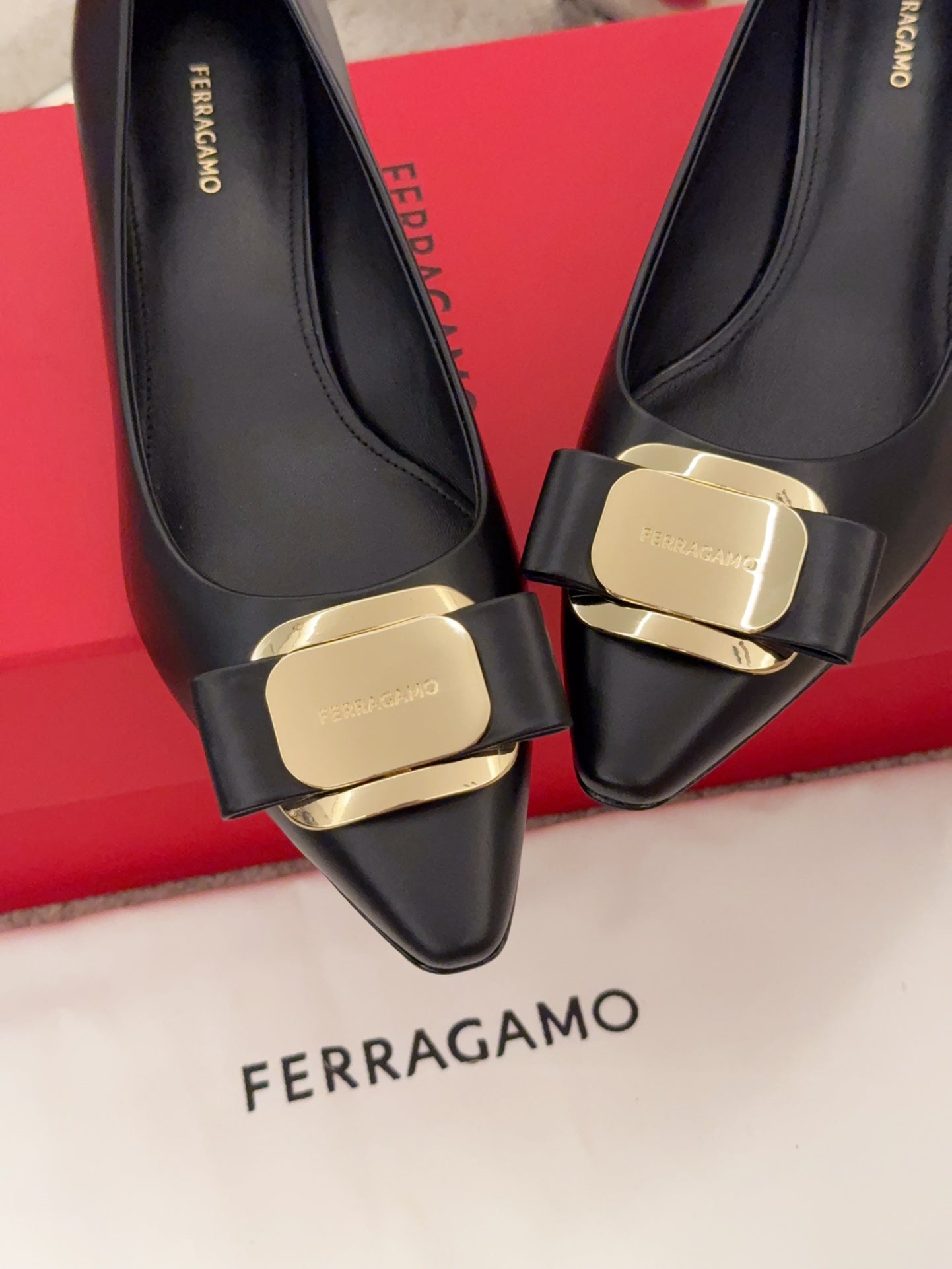 Black Vara Plate Low Heel Pump