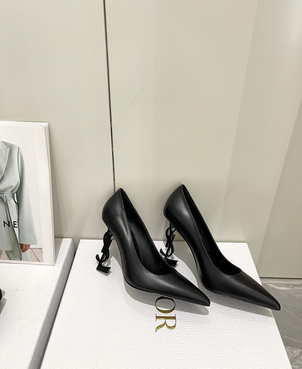 Black YO pumps