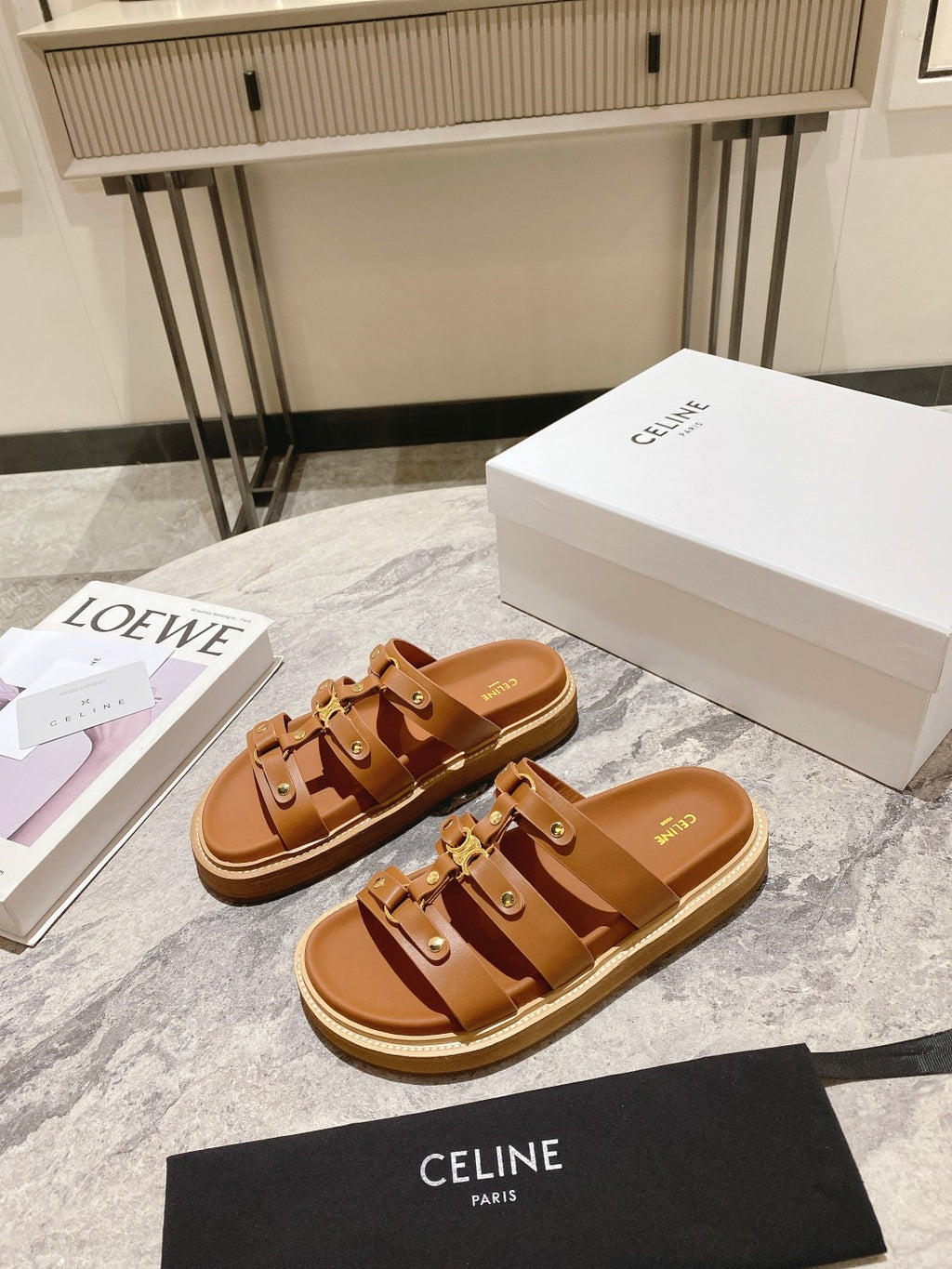 Tan Tippi Slides