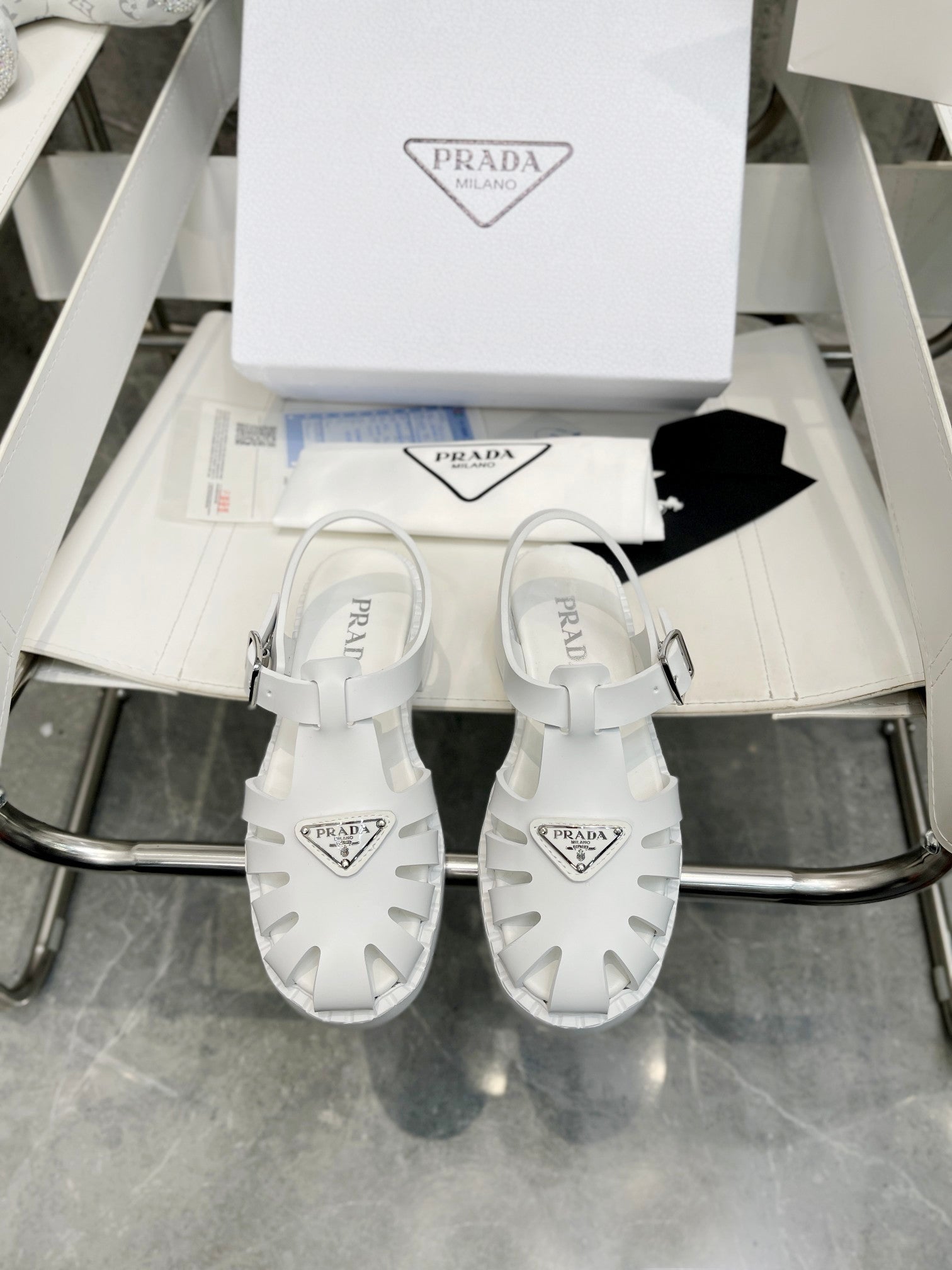 White sporty foam rubber sandals