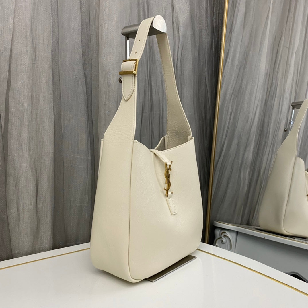 Blanc Vintage Le 5 à 7 Small Leather Shoulder Bag