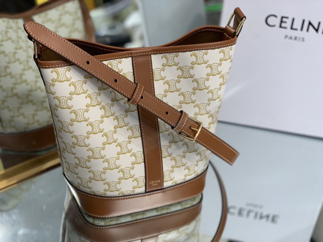 White C small bucket bag